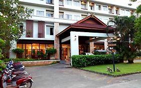 โรงแรมนานาบุรี